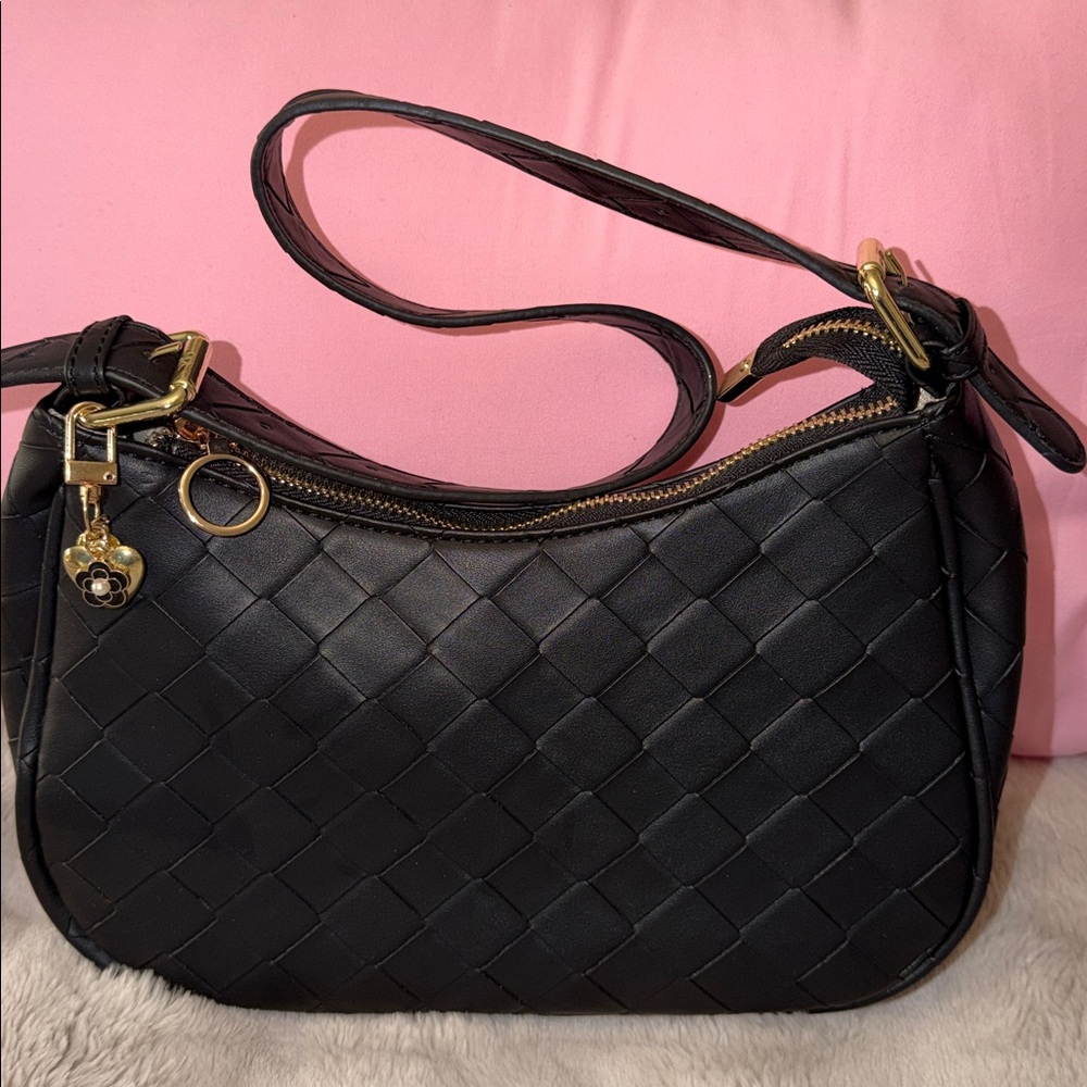 Elegant Black Woven Shoulder Bag